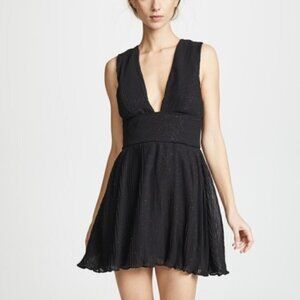 NWT la maison Talulah Allure pleated mini dress